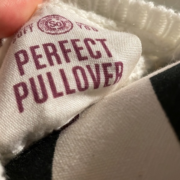 Womens SO Perfect Pullover Sweater - Picture 2 of 4